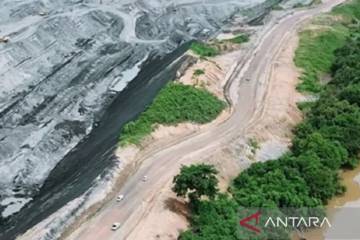 East Kalimantan Inspects Mine Safety Near Kelay River