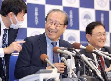 Government Presents Nobel Laureate Prof. Susumu Kitagawa