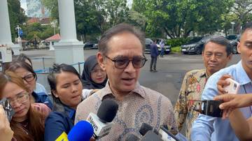 President Prabowo Holds Dialogue with Former Foreign Ministers at Palace