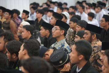 Indonesia Urges Islamic Students to Faith and Science