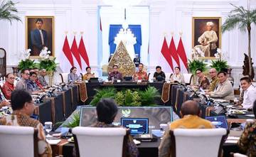 Prabowo Convenes with Indonesian Foreign Policy Figures About Board of Peace