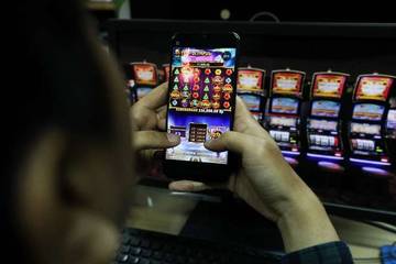 Bali Uncovers Online Gambling Syndicate Run by 35 Indian Nationals