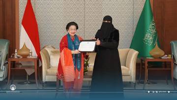 Former President Megawati Receives Honorary Doctorate in Saudi