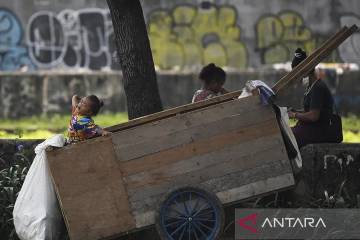 Jakarta Governor Orders Cleanup of Cart Scavengers and Vendors