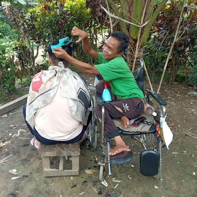 Kisah Daniel Eki, Membangun Kemandirian Ditengah Keterbatasan