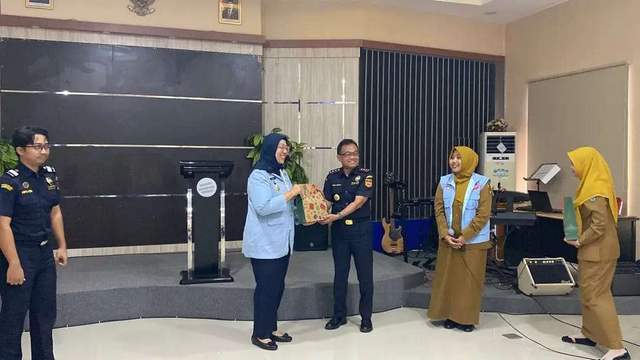 Bea Cukai Entikong Gelar Sosialisasi Antikorupsi