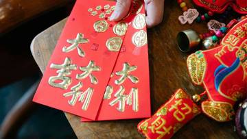 Makna dan Tradisi Pemberian Angpao Saat Perayaan Imlek