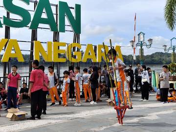 Menikmati Permainan Tradisional Gala Hadang di CFD