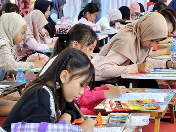 Puluhan Peserta Meriahkan Lomba Mewarnai Festival Pancur Aji