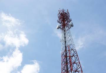 Mengenal Dua Jenis Menara Komunikasi, Seluler vs Radio