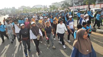 Meriahkan Hardiknas, Disdikbud Sanggau Gelar Jalan Sehat Ceria