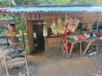 Libur Waisak, Pelaku UMKM Raup Rezeki di Riam Begiham