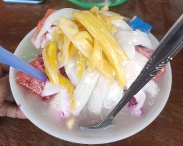 Es Buah Seroja, Kesegaran Khas Buah yang Berlimpah