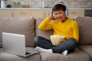 Kecerdasan Buatan dalam Musik dan Film