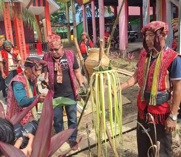 Ritual Adat Sakralkan Gawai Nosu Minu Podi Ke-XXI