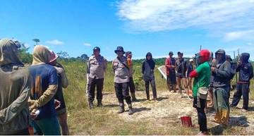 Larang PETI, Polsek Mukok Sosialisasi Sisir Lokasi Pertambangan