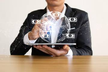 Tren Ekonomi Digital 2025, UMKM Go Online 