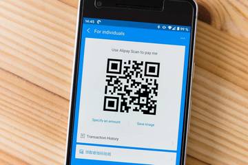 Lebih Efektif QRIS atau Kartu Kredit? Simak Perbandingannya