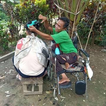 Kisah Daniel Eki, Membangun Kemandirian Ditengah Keterbatasan