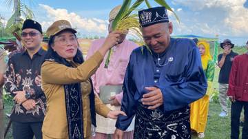 Wabup Susana Tutup Festival Mandi Daun Sabang ke-IX