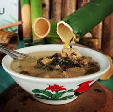 Begini Sensasi Rasa Memasak Ayam dalam Bambu