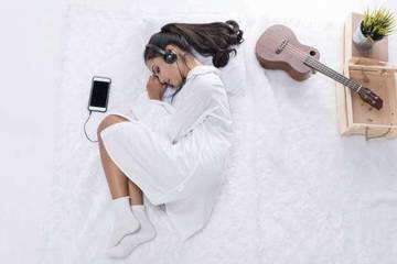 Manfaat Mendengarkan Musik Jazz Sebelum Tidur