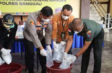 Polres Sanggau Musnahkan Belasan Kilogram Sabu
