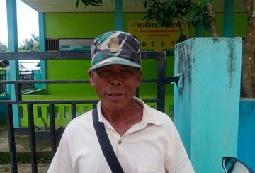 Pedagang Jajanan Anak Raup Untung Ratusan Ribu 