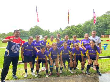 Tim Sepak Bola Wanita Entikong Berlaga Malaysia 