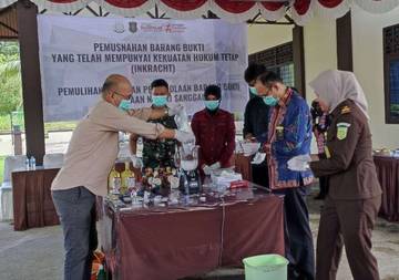 Kejari Sanggau Musnahkan Barang Bukti 73 Perkara Inkracht