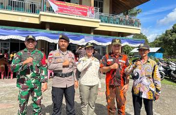 Aparat Gabungan Amankan Ibadah Natal di Sekayam
