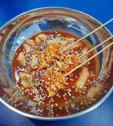Mengenal Tteokbokki, Makanan Khas Korea