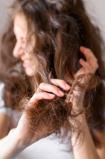 Rambut Bercabang: Perlu Dipotong atau Tidak?