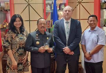 Angela Bagikan Ilmunya untuk Guru-guru di Sanggau
