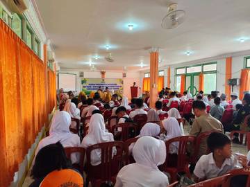 BAZNAS Sanggau Salurkan Beasiswa Pelajar dan Santri
