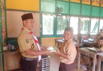 Ratusan Siswa SDN 13 Pesing Terima MBG