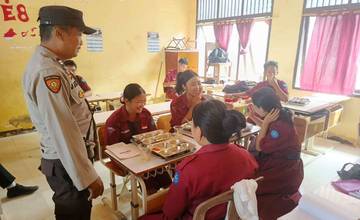 Polisi Kawal Distribusi Makan Bergizi Gratis di Beduai