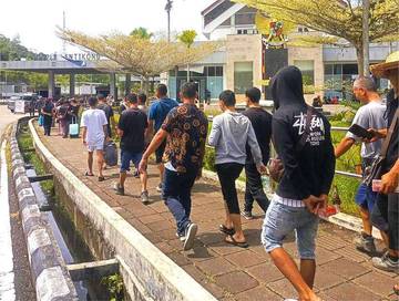 Puluhan WNI Bermasalah Dideportasi Melalui PLBN Entikong