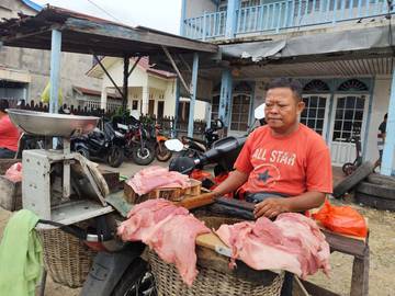 Jelang Imlek, Harga Daging Babi di Sanggau Stabil