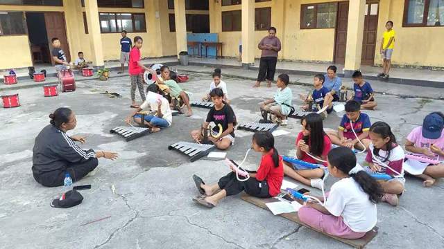 Drumband SD YPPK Fatima Optimistis Hadapi Fakfak Membara