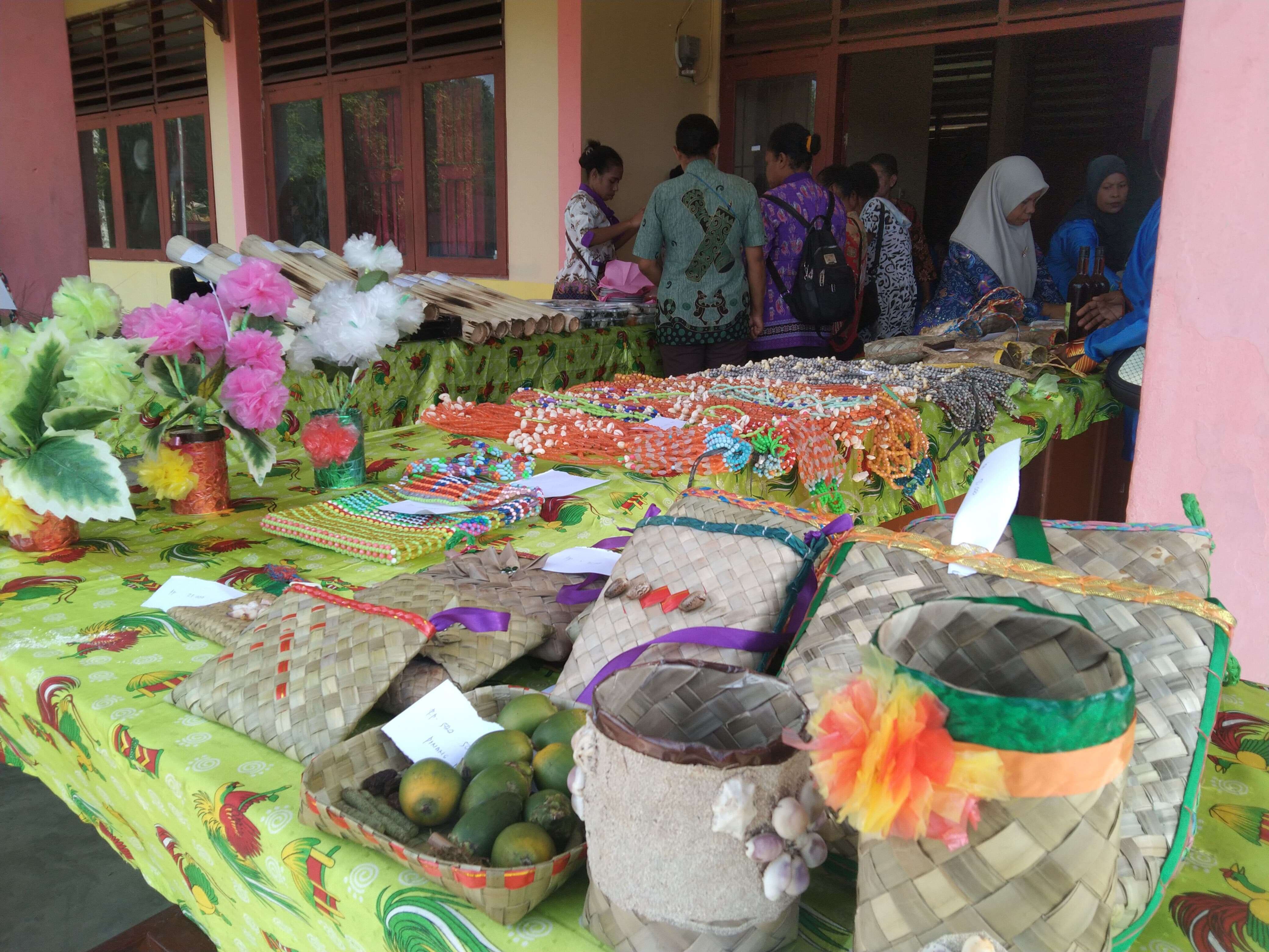 Sembilan Kampung Fakfak Barat Pamerkan Produk Lokal