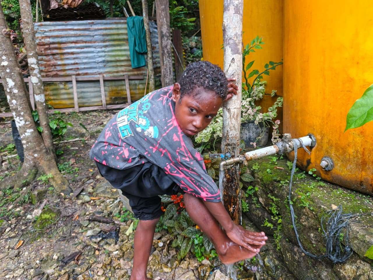 Mahasiswa KKDN Papua Bimbing Wudhu Anak Patipi Pulau