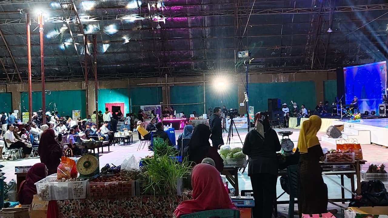 Bupati Fakfak Dorong Generasi Muda Lewat Bintang Radio