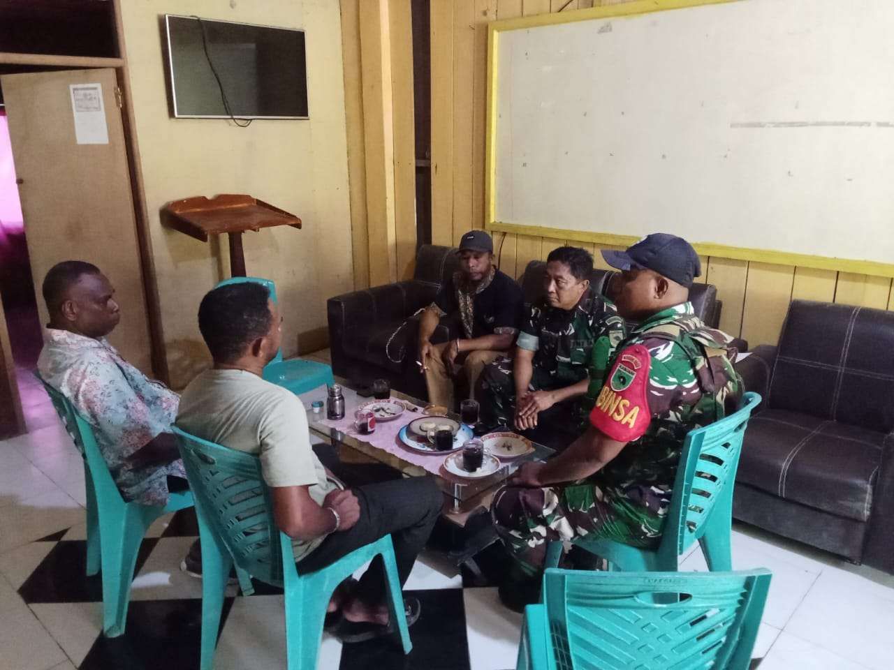 Babinsa Komsos Bersama Aparat Kampung Perkuat Sinergi Pembangunan