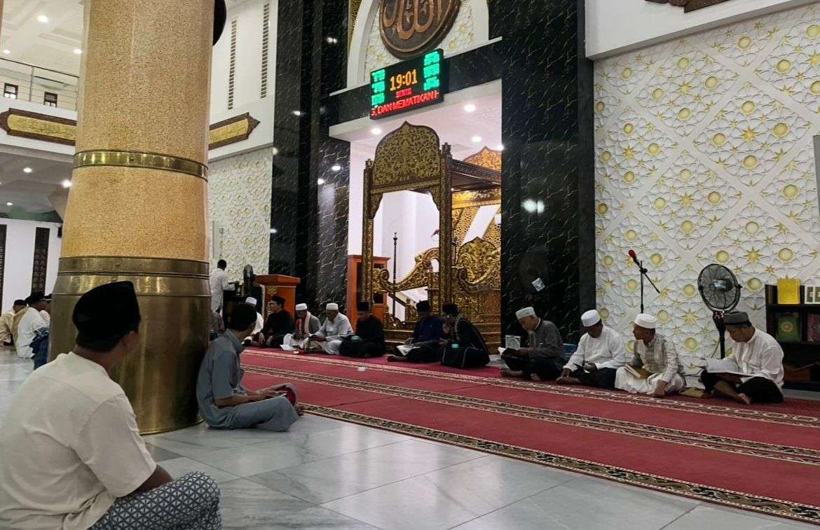 Masjid Agung Baitul Makmur Gelar Yasinan Nisfu Syaban