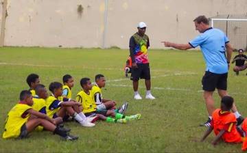 Wolfgang Pikal Pimpin Langsung Seleksi Sepak Bola Fakfak