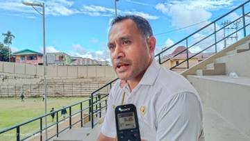 Reynold Hegemur Dorong Kemajuan Sepak Bola Fakfak