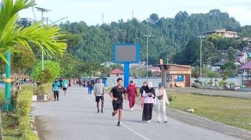 Warga Fakfak Padati Car Free Day  Akhir Pekan