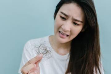 Hubungan Antara Kecemasan dan kerontokan rambut? Ini Faktanya