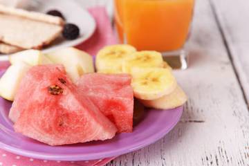 Manfaat Konsumsi Buah Secara Rutin Sebelum Tidur Malam